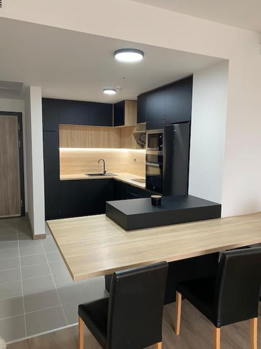 Cevahir Sky City Apartment With Spa, Pool & Fitness Included Skopje Exterior photo